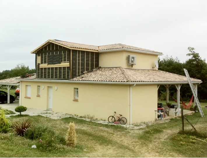 Photo: Chantier de surélévation d'une maison par une extension en ossature bois