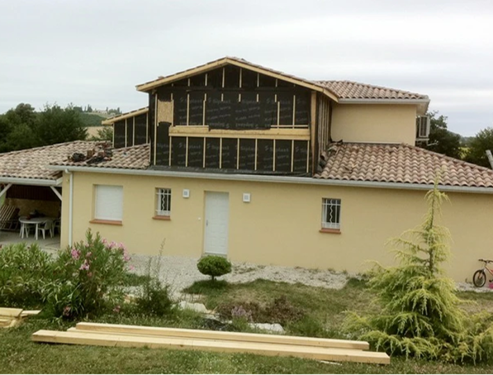 Photo: Chantier de surélévation d'une maison par une extension en ossature bois