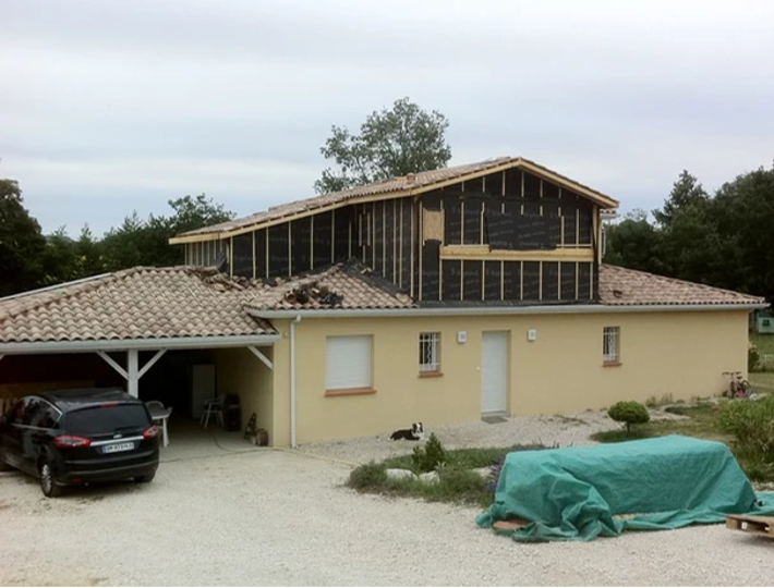 Photo: Chantier de surélévation d'une maison par une extension en ossature bois