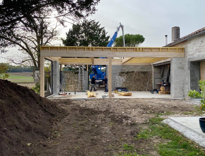 Photo: Extension ossature bois sur une maison en pierre par Comparin