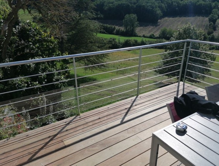 Photo: Terrasse bois, garde corps sur-mesure proche Agen