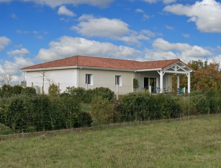 Photo: Comparin maison ossature bois avec toit pour terrasse couverte